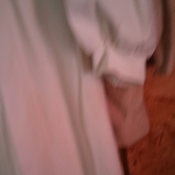 Apostrophe Cream Robe - Picture 4 of 4